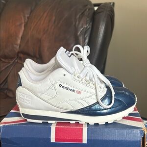 Reebok Classic White and Navy Sneakers CL Artic.  New in box